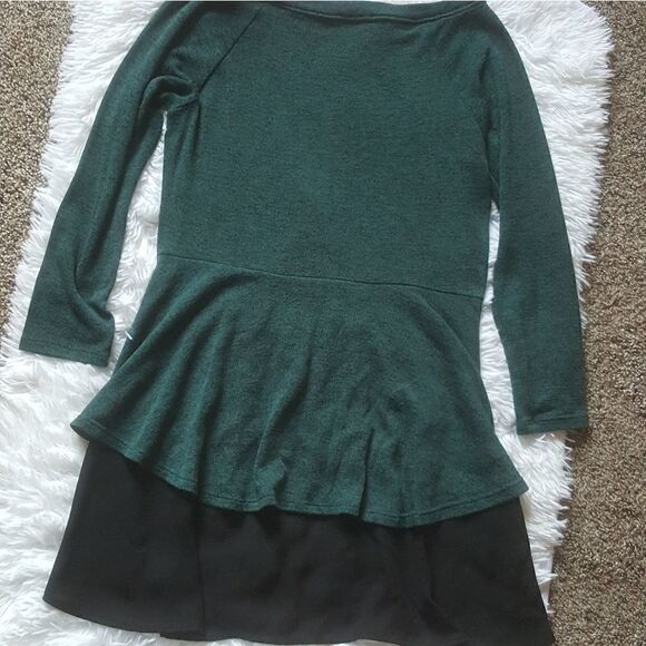 Everleigh Top Dark Green and Black Long Sleeve Size XS - Picture 3 of 9